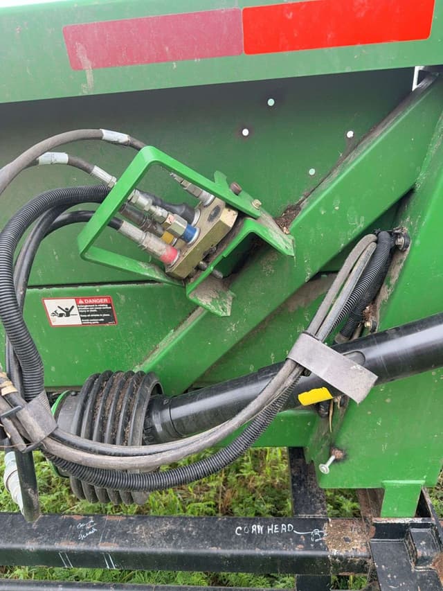 Image of John Deere 608C equipment image 2