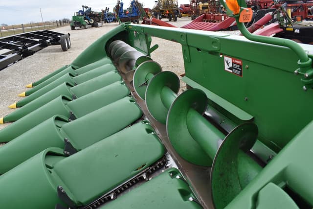 Image of John Deere 608C equipment image 4