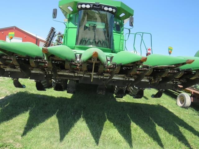 Image of John Deere 608C equipment image 3