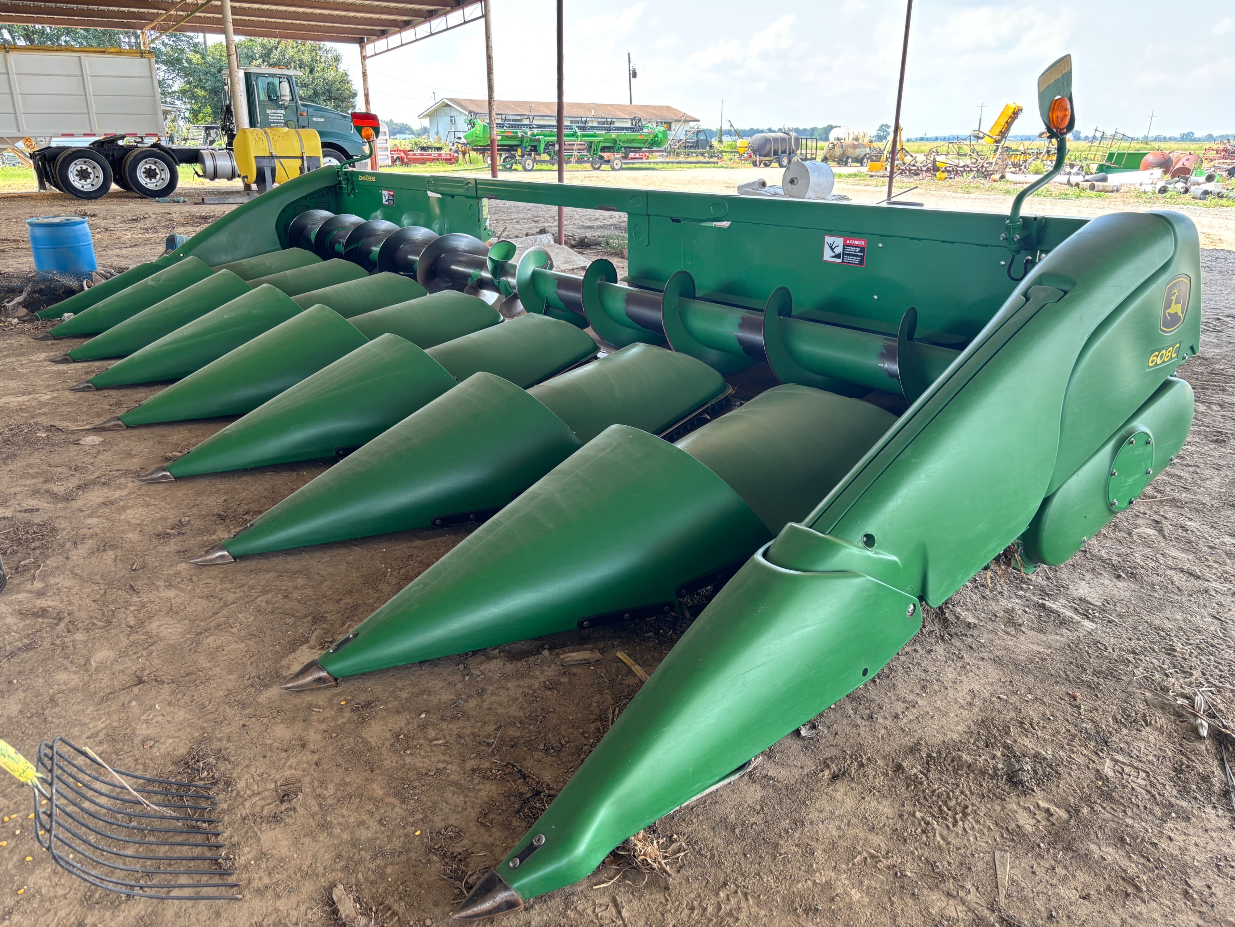 John Deere 608C Equipment Image0