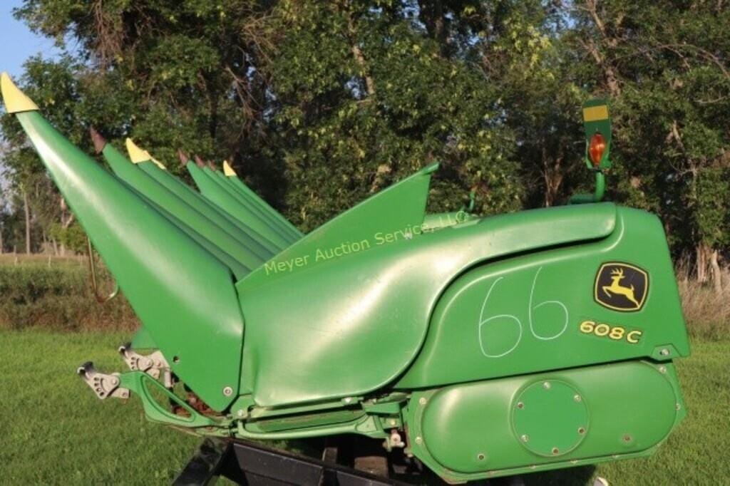 John Deere 608C Equipment Image0