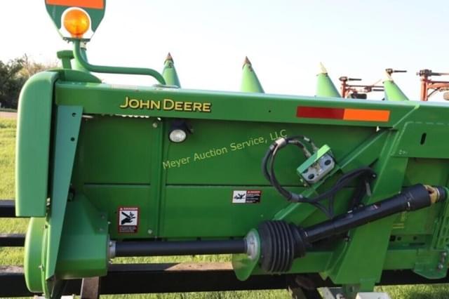 Image of John Deere 608C equipment image 2