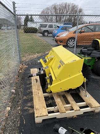 Image of John Deere 60 Heavy Duty Broom Image 1