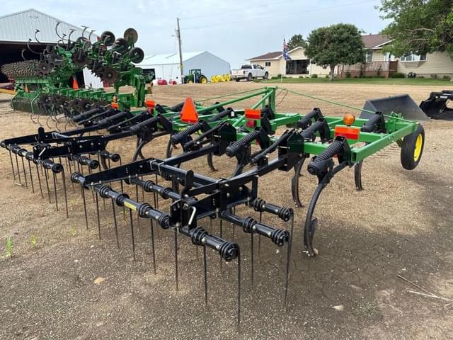 Image of John Deere 610 equipment image 2