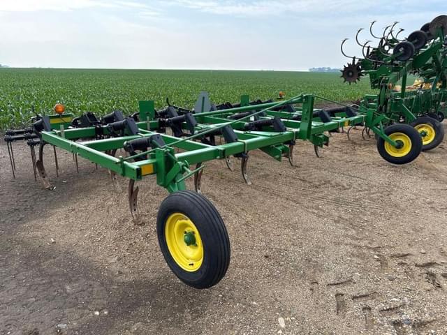 Image of John Deere 610 equipment image 3