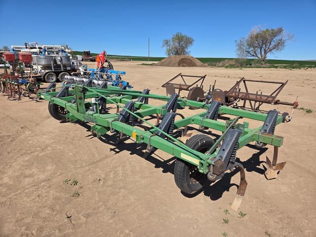 Image of John Deere 610 equipment image 3