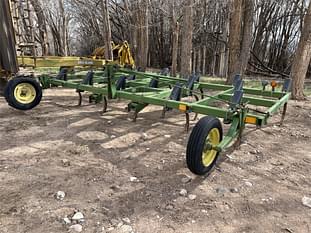 John Deere 610 Equipment Image0