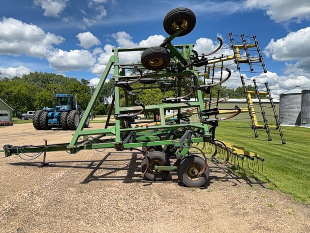 Image of John Deere 610 equipment image 1
