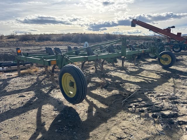 Image of John Deere 610 equipment image 1