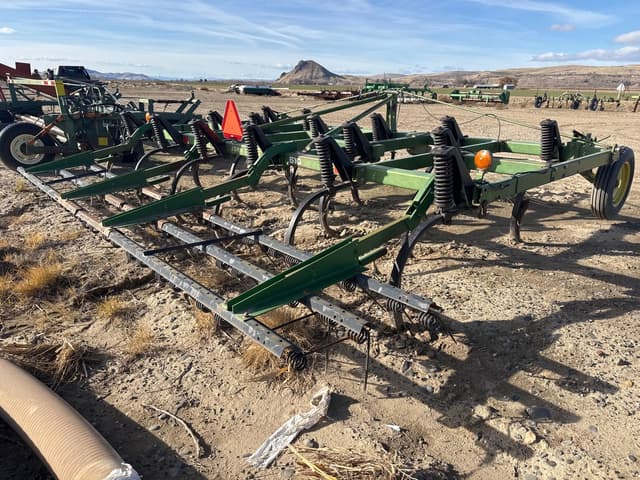 Image of John Deere 610 equipment image 2