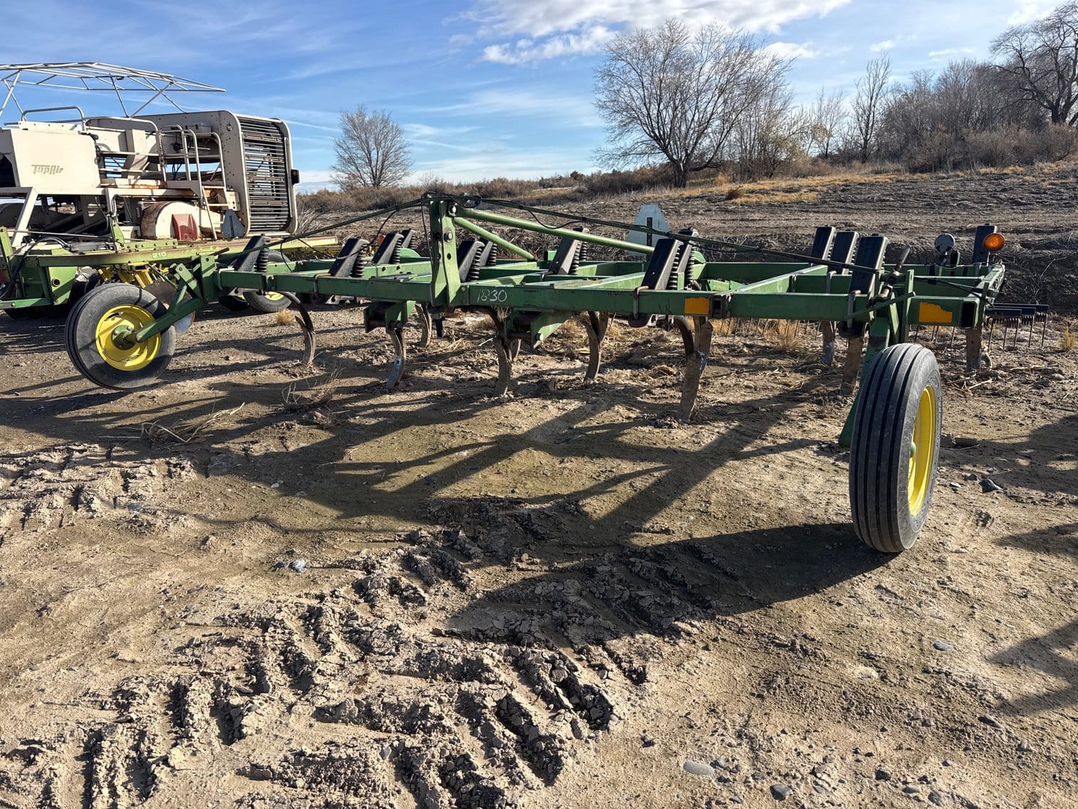 John Deere 610 Equipment Image0