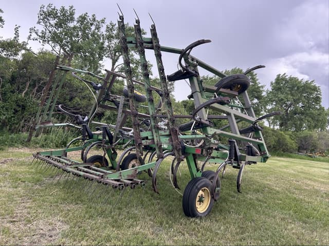 Image of John Deere 610 equipment image 1