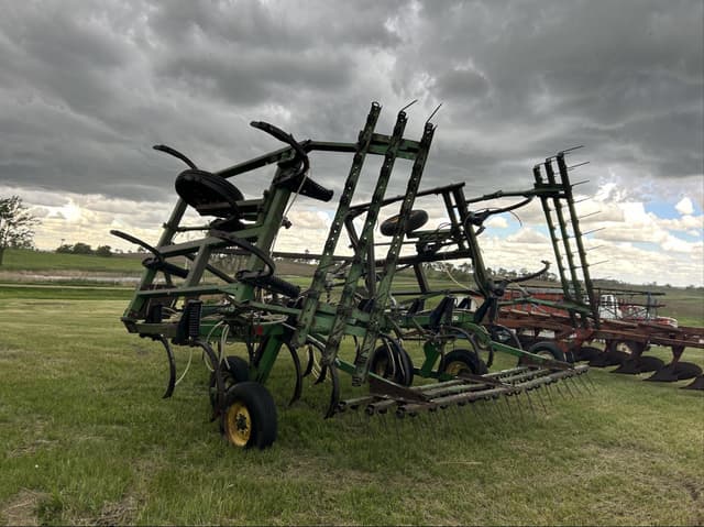 Image of John Deere 610 equipment image 3