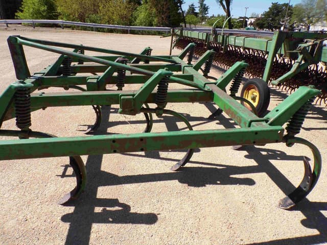 Image of John Deere 610 equipment image 3