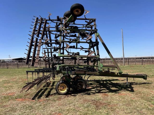 Image of John Deere 610 equipment image 1