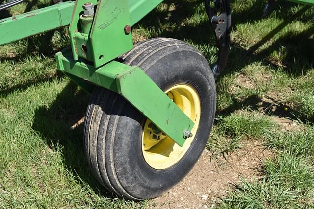 Thumbnail image John Deere 777 17