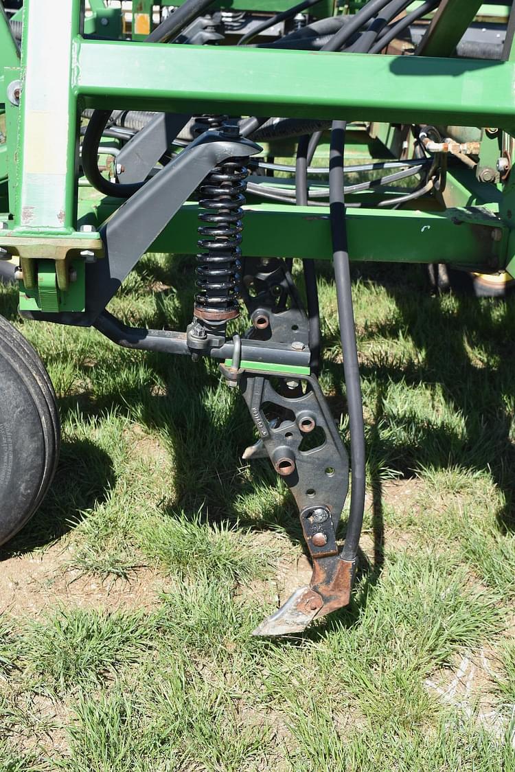 Main image John Deere 777 18