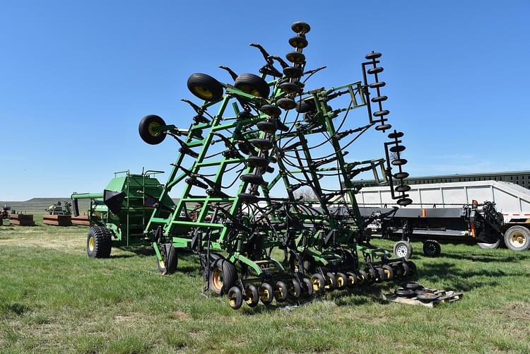 Main image John Deere 777 7