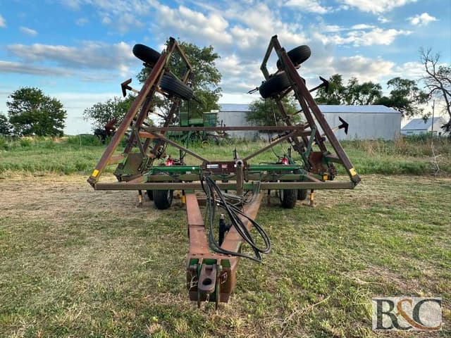 Image of John Deere 610 equipment image 1