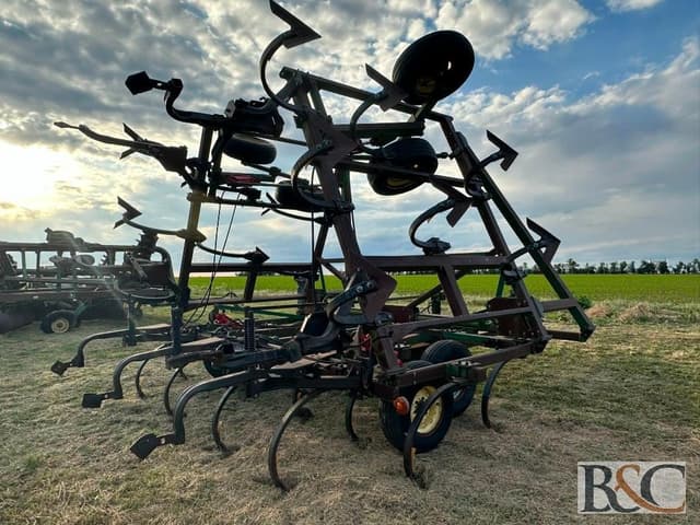 Image of John Deere 610 equipment image 3