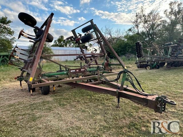 Image of John Deere 610 equipment image 2