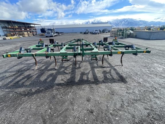 Image of John Deere 610 equipment image 1