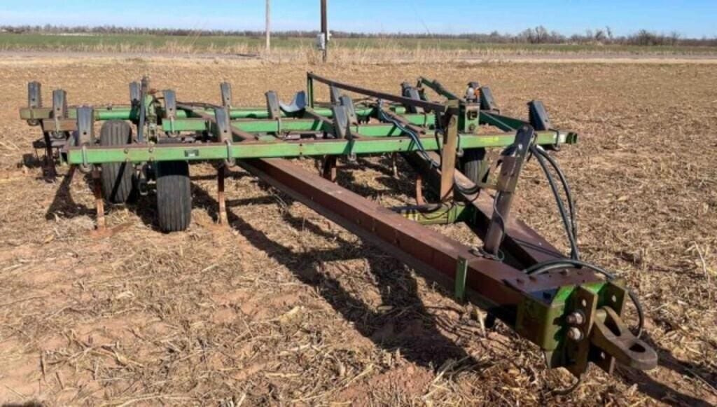 John Deere 610 Equipment Image0