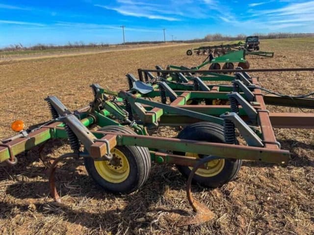 Image of John Deere 610 equipment image 4