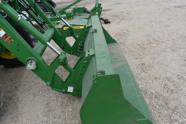 Image of John Deere 6100D equipment image 4