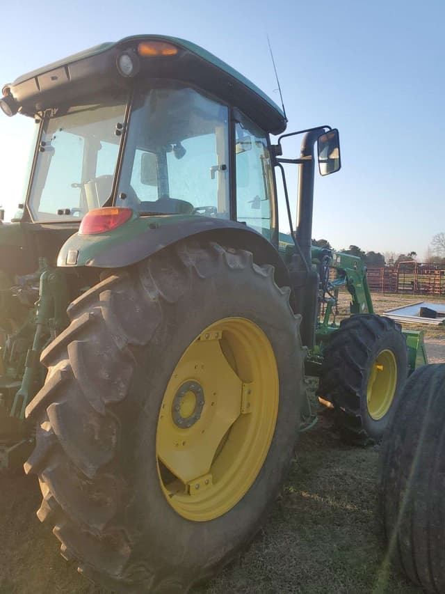 Image of John Deere 6105E equipment image 4