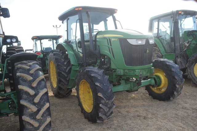 Image of John Deere 6105D equipment image 4