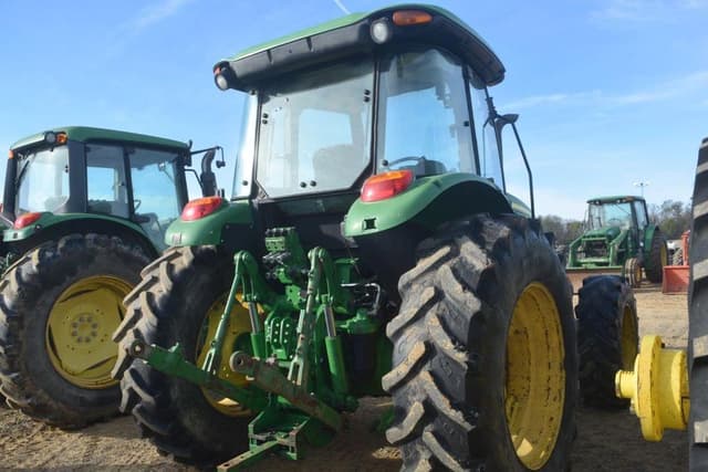 Image of John Deere 6105D equipment image 3
