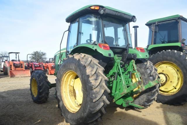 Image of John Deere 6105D equipment image 2