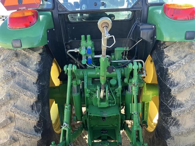 Image of John Deere 6105D equipment image 4