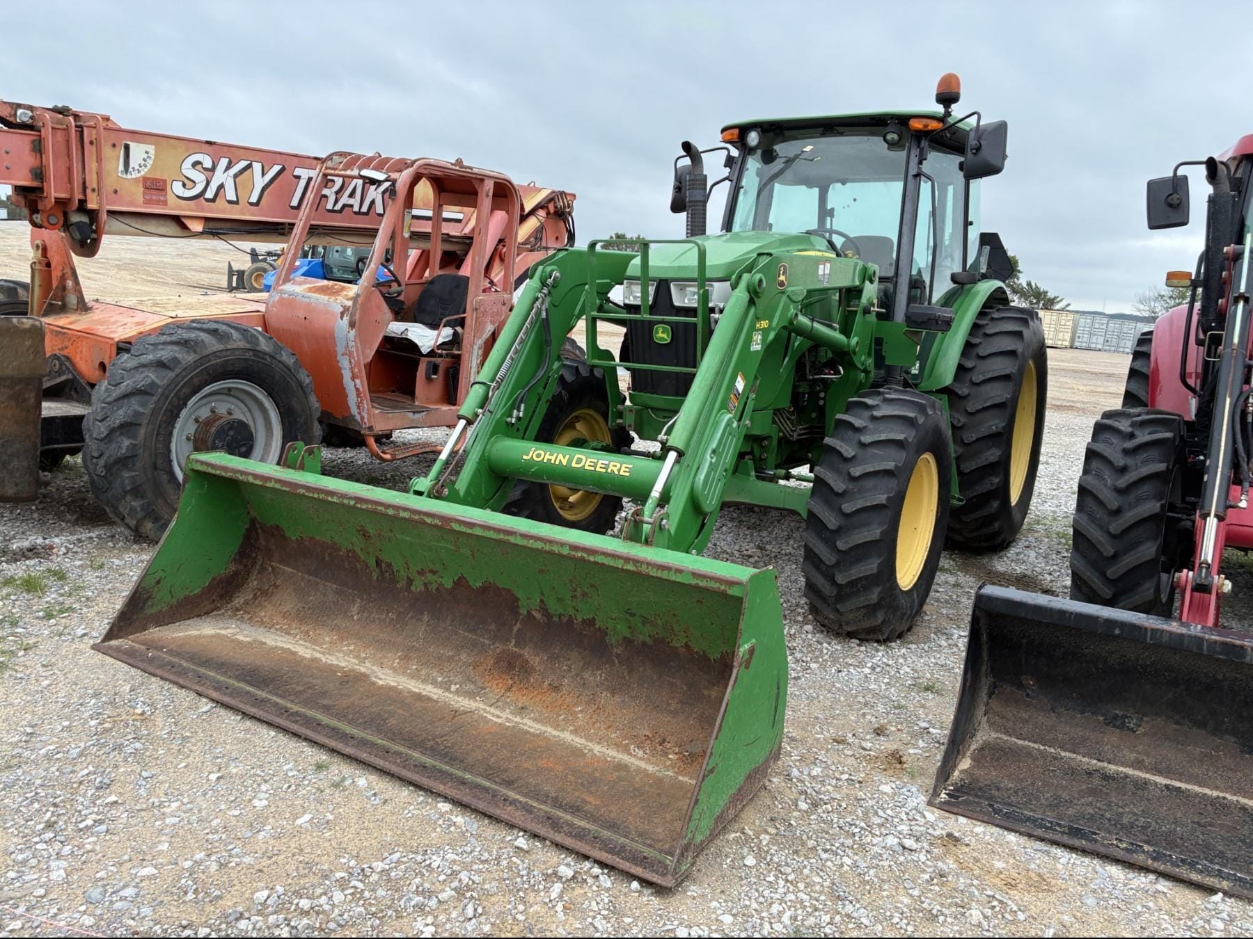 John Deere 6105D Equipment Image0