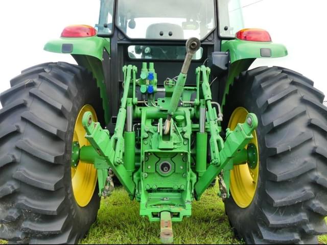 Image of John Deere 6105D equipment image 4