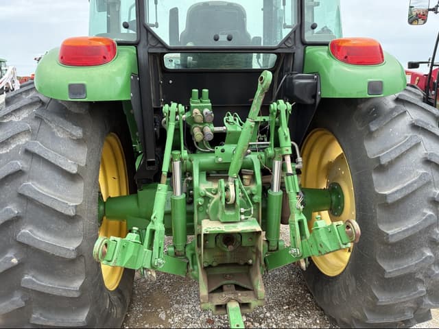Image of John Deere 6105D equipment image 4