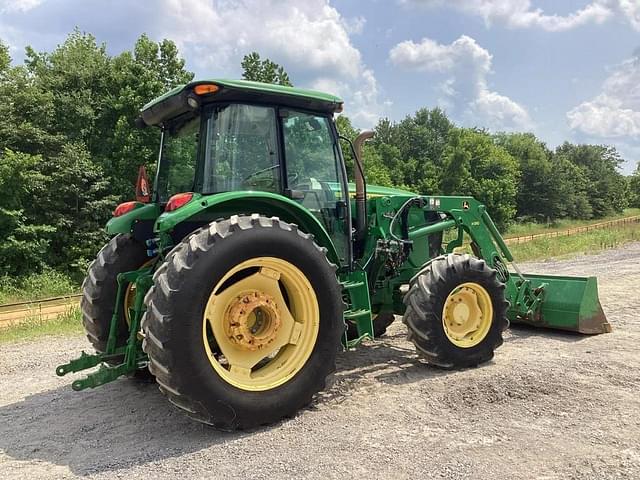 Image of John Deere 6105D equipment image 2