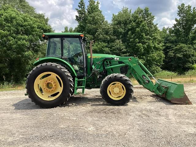 Image of John Deere 6105D equipment image 1