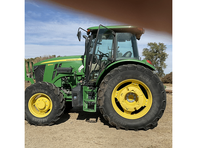 Image of John Deere 6105E equipment image 1