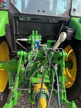 Image of John Deere 6105E equipment image 3