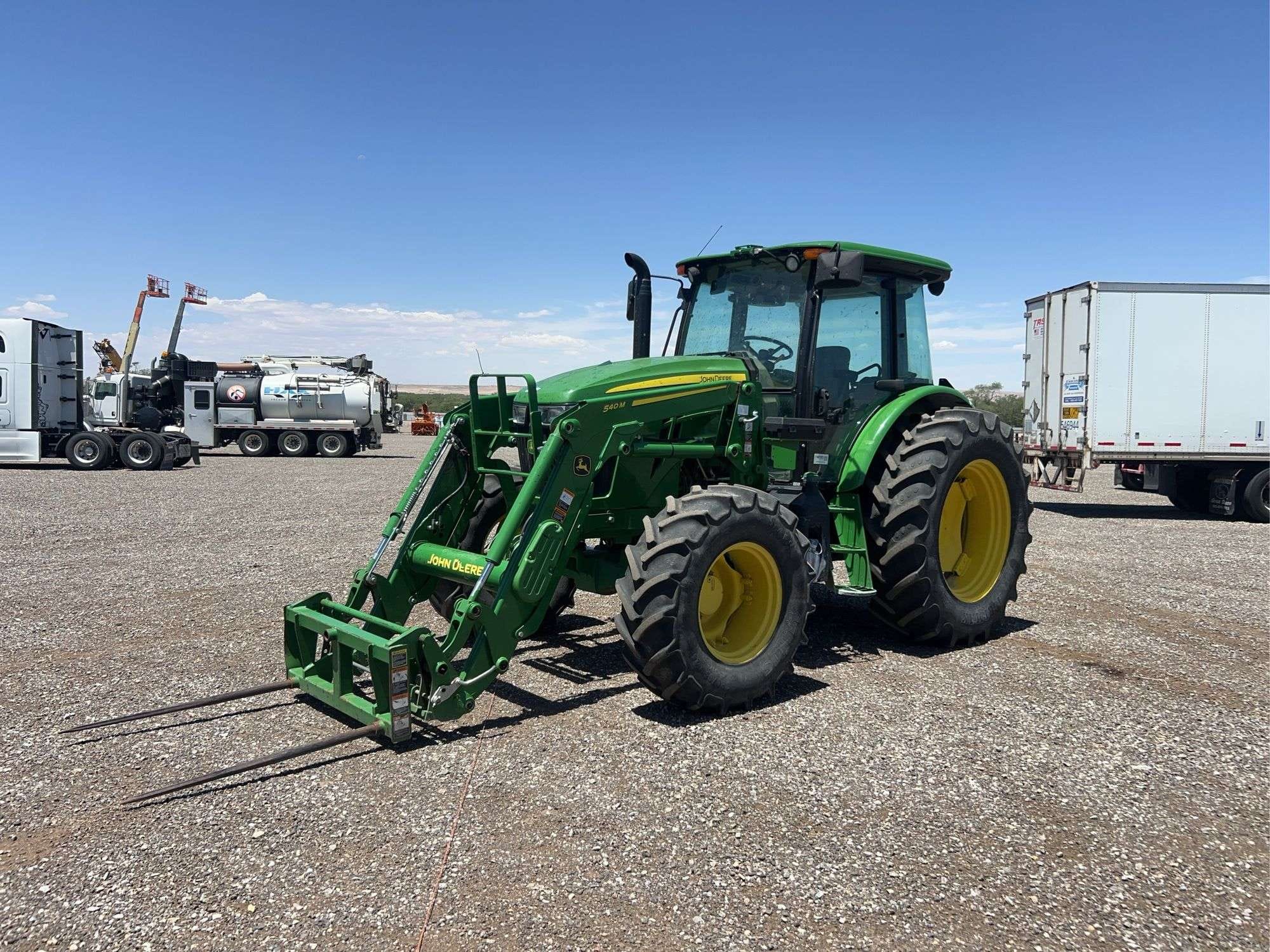 100 to 174 HP Tractors image