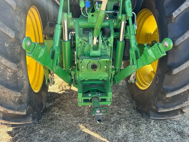 Image of John Deere 6105E equipment image 4