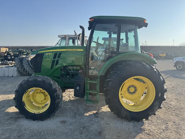 Image of John Deere 6105E equipment image 3
