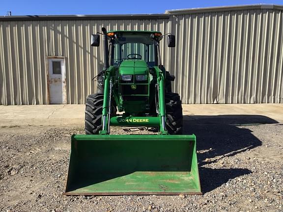 Image of John Deere 6105E equipment image 4