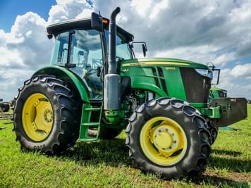 Main image John Deere 6105E