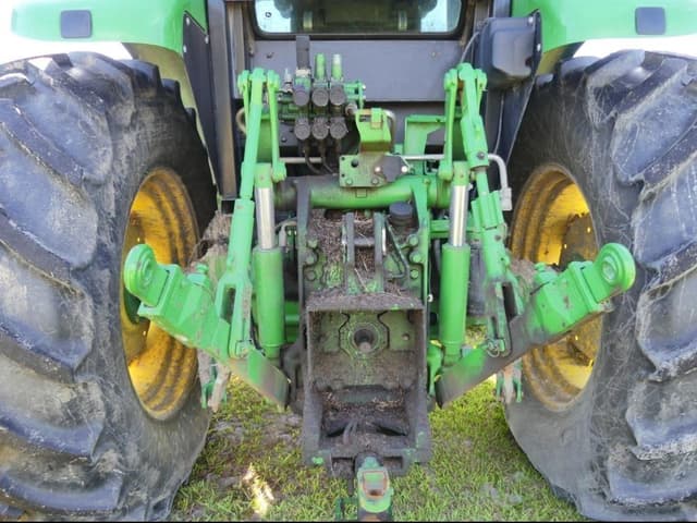 Image of John Deere 6105E equipment image 4