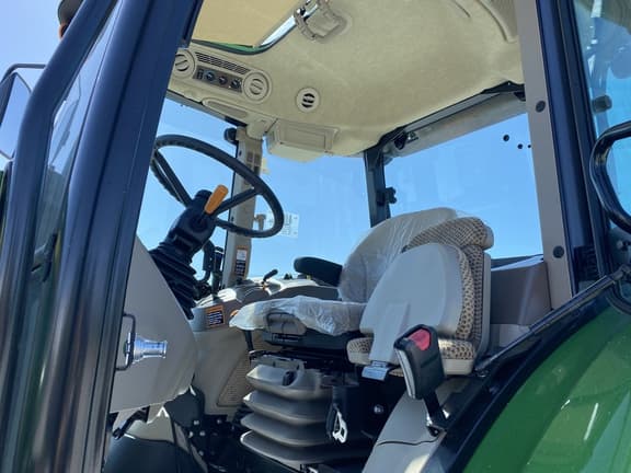 Image of John Deere 6105E equipment image 1