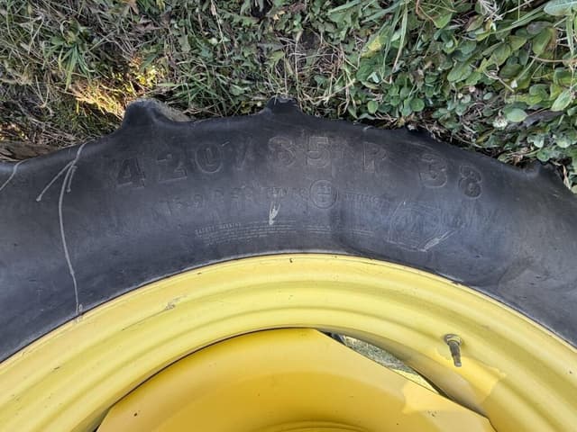 Image of John Deere 6105R equipment image 1