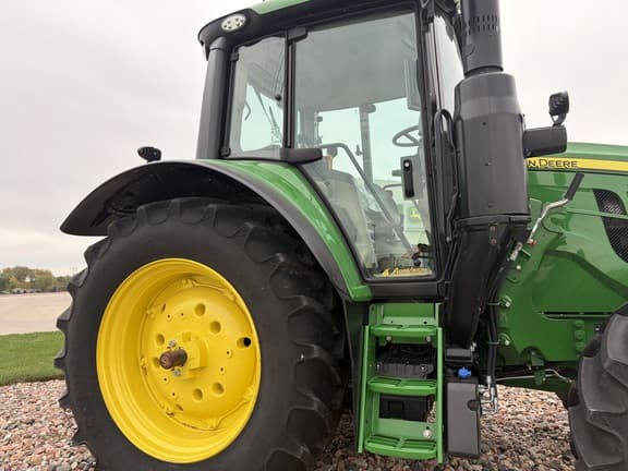 Image of John Deere 6110M equipment image 1